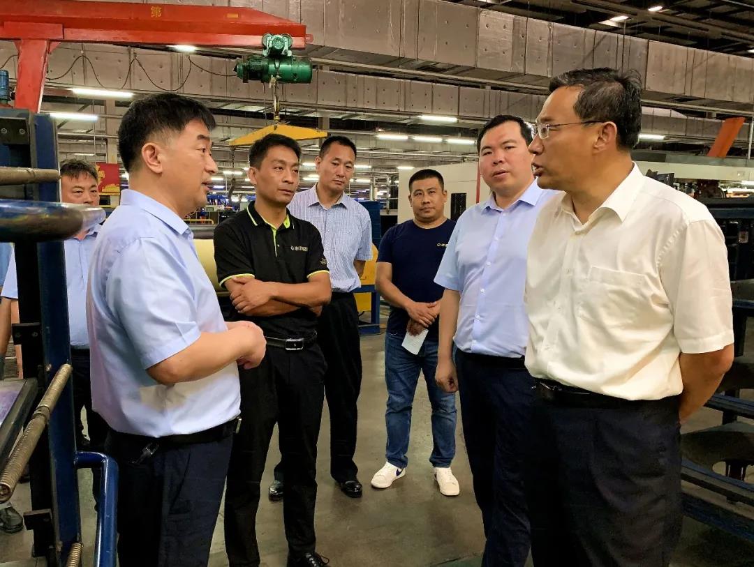 抚州市副市长邵士官到枣矿橡胶公司丰源轮胎调研指导工作