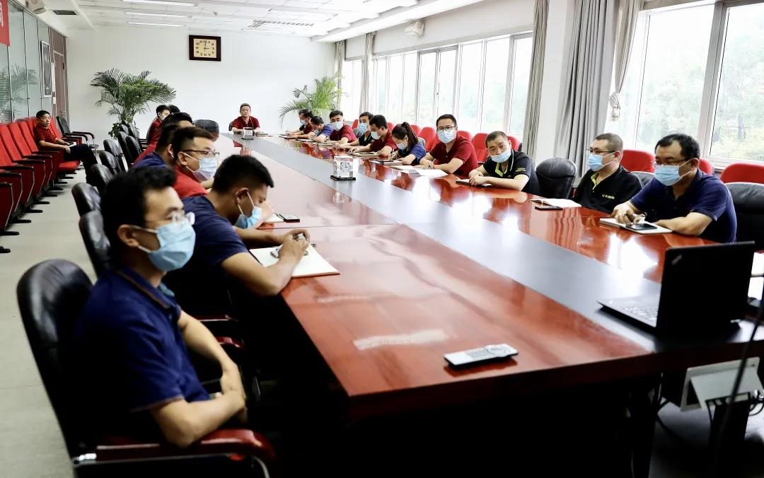 枣矿橡胶公司召开九月份党群工作例会